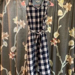 Super cute sleeveless shirt dress
